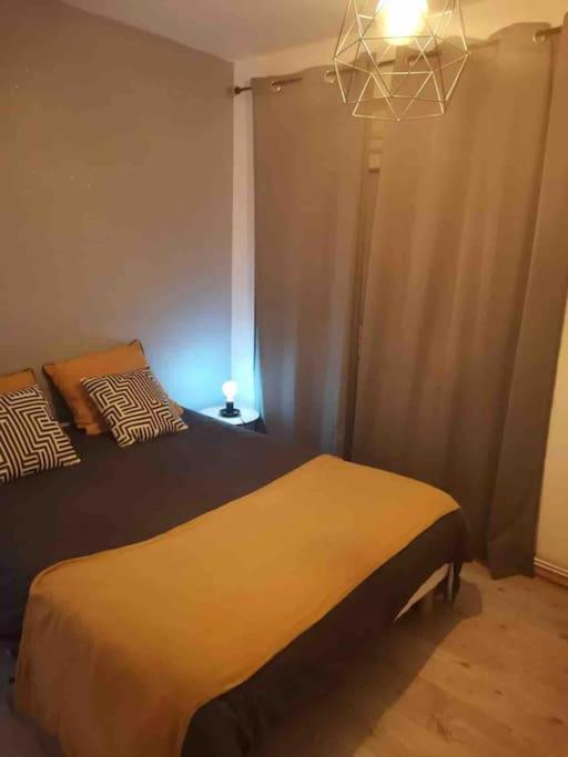 Charmant Appartement Au Calme Bourg-en-Bresse Bagian luar foto
