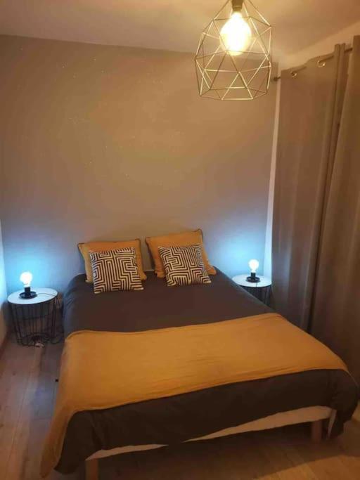 Charmant Appartement Au Calme Bourg-en-Bresse Bagian luar foto